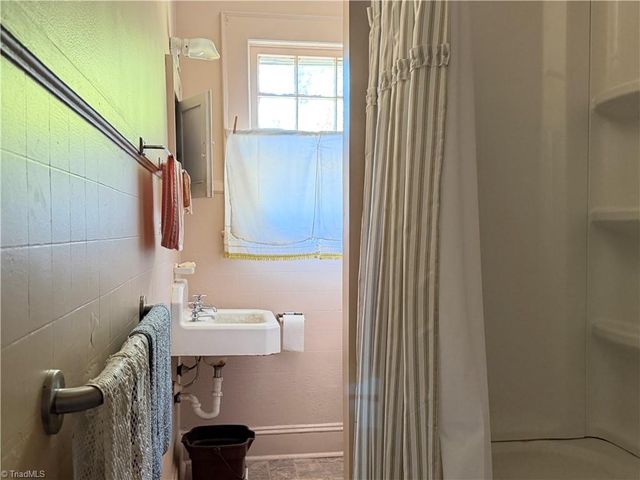 2117 E Sprague Street, Winston-salem, NC 27107