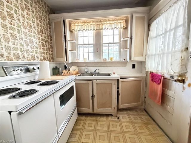 2117 E Sprague Street, Winston-salem, NC 27107