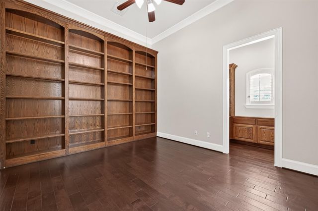 222 Chatham Avenue, Sugar Land, TX 77479