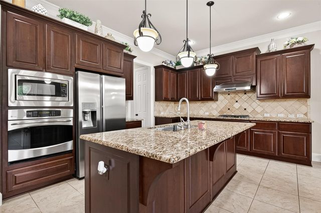 222 Chatham Avenue, Sugar Land, TX 77479