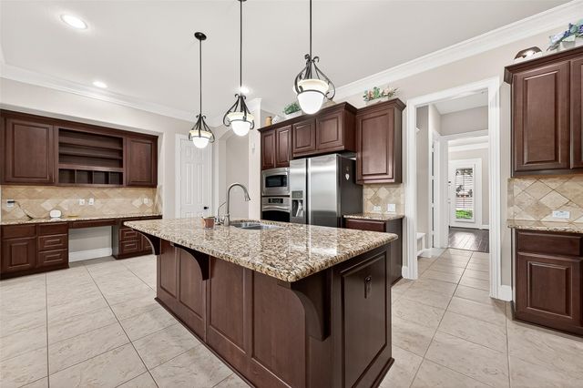 222 Chatham Avenue, Sugar Land, TX 77479