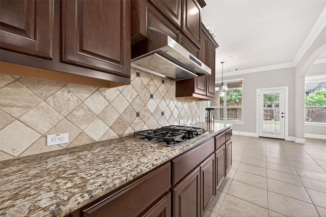 222 Chatham Avenue, Sugar Land, TX 77479