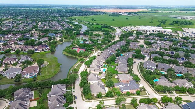 222 Chatham Avenue, Sugar Land, TX 77479