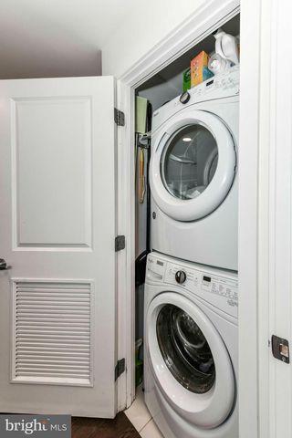 2001 15th St N Apt 618, Arlington, VA 22201