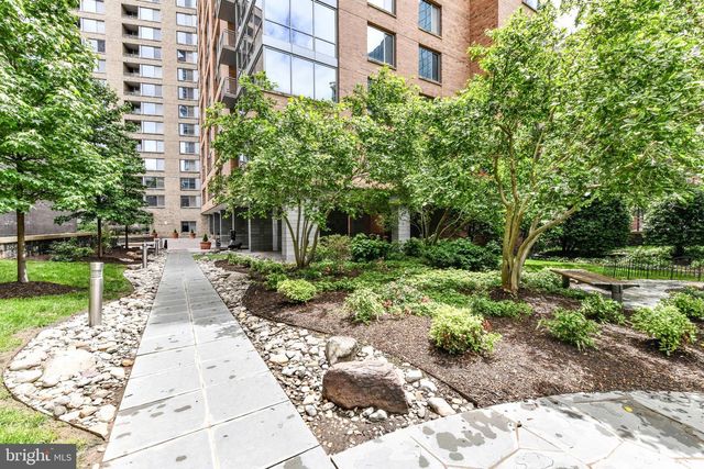 2001 15th St N Apt 618, Arlington, VA 22201