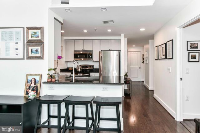 2001 15th St N Apt 618, Arlington, VA 22201
