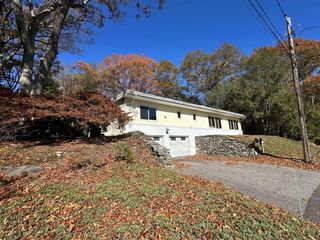 9 Wampanoag Circle, North Kingstown, RI 02852