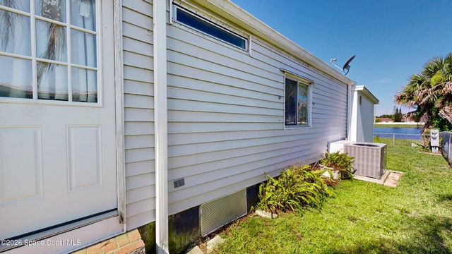 1724 Mango Street NE, Palm Bay, FL 32905