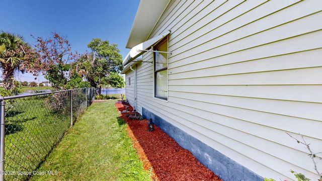 1724 Mango Street NE, Palm Bay, FL 32905
