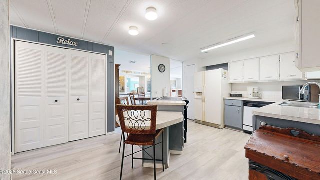 1724 Mango Street NE, Palm Bay, FL 32905