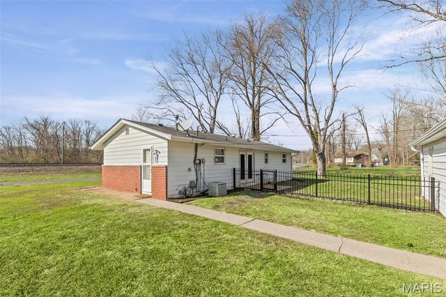 2800 Dutch Hollow Road, Belleville, IL 62223