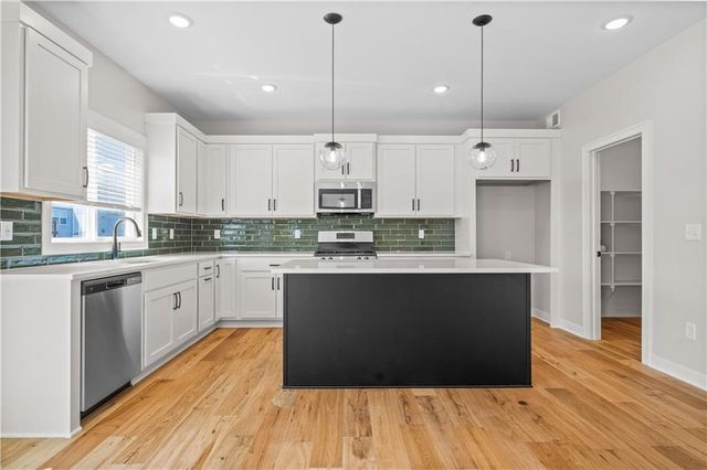 1917 SW Hightown Drive, Lee's Summit, MO 64082