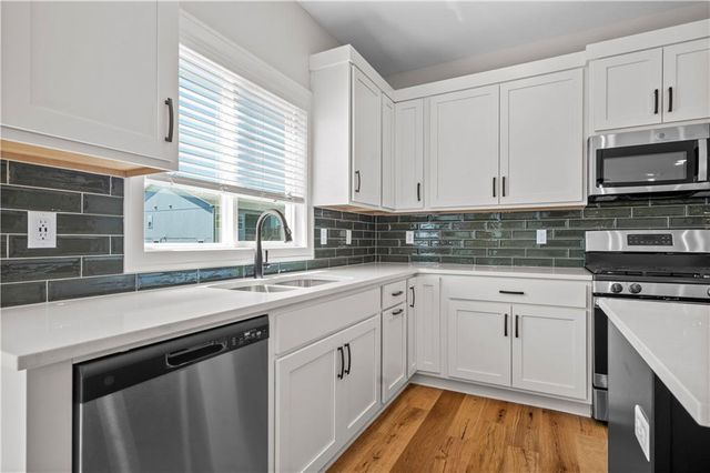 1917 SW Hightown Drive, Lee's Summit, MO 64082