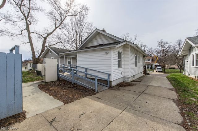 475 Sullivan Avenue, Akron, OH 44305