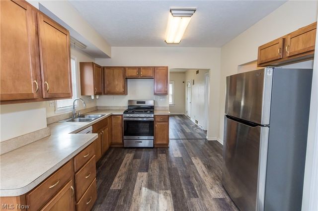 475 Sullivan Avenue, Akron, OH 44305