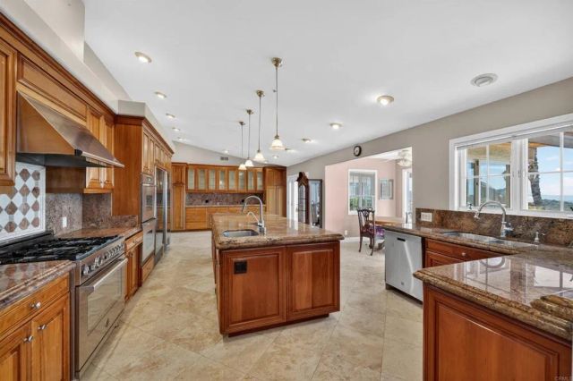 11535 Alps Way, Escondido, CA 92026