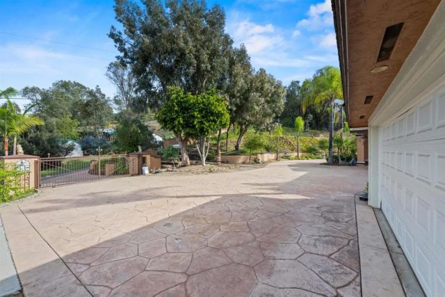 11535 Alps Way, Escondido, CA 92026