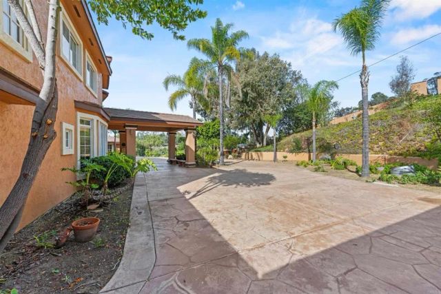 11535 Alps Way, Escondido, CA 92026
