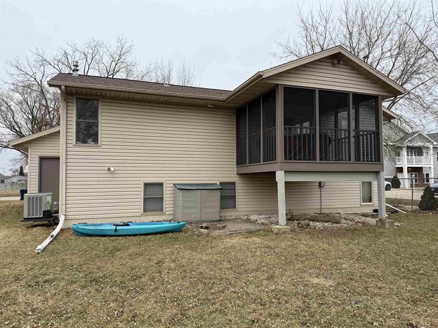 1405 Foster Avenue, Janesville, WI 53545