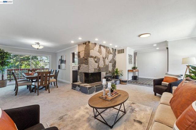 11165 Lochard St, Oakland, CA 94605