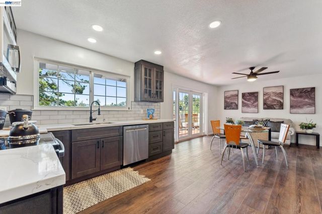11165 Lochard St, Oakland, CA 94605