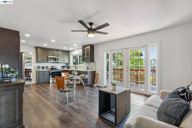 11165 Lochard St, Oakland, CA 94605