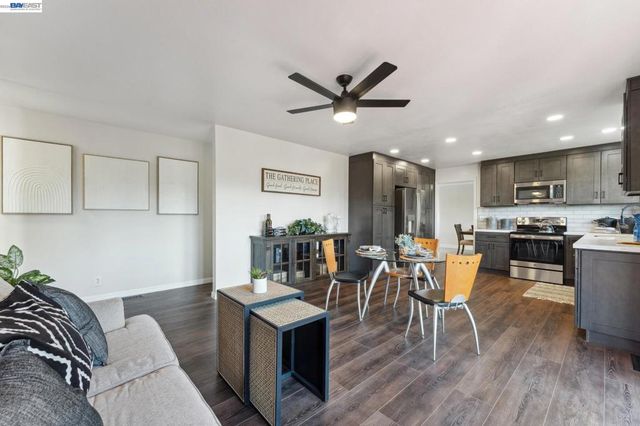 11165 Lochard St, Oakland, CA 94605