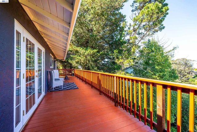 11165 Lochard St, Oakland, CA 94605