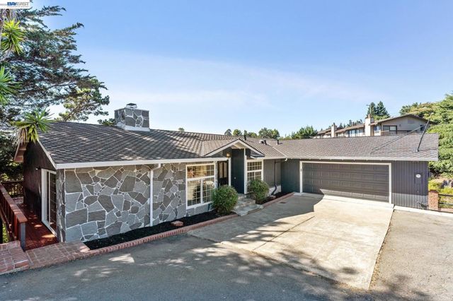11165 Lochard St, Oakland, CA 94605
