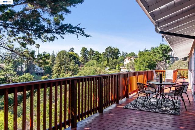11165 Lochard St, Oakland, CA 94605
