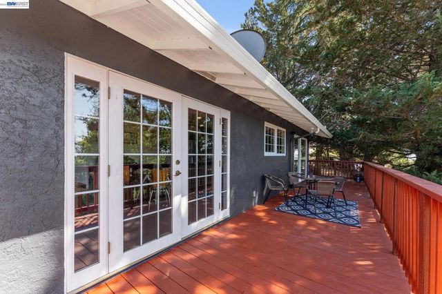 11165 Lochard St, Oakland, CA 94605