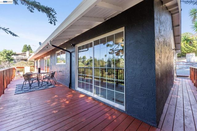 11165 Lochard St, Oakland, CA 94605