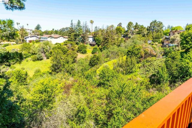 11165 Lochard St, Oakland, CA 94605