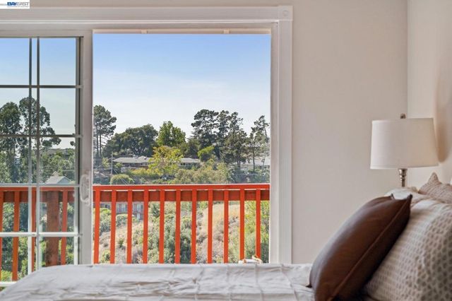 11165 Lochard St, Oakland, CA 94605