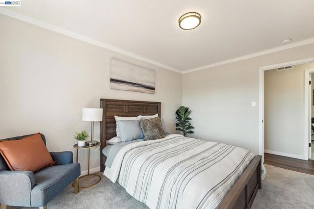 11165 Lochard St, Oakland, CA 94605