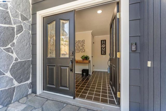 11165 Lochard St, Oakland, CA 94605