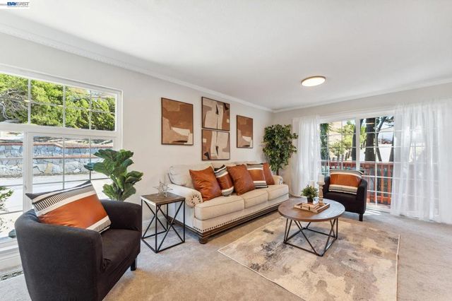 11165 Lochard St, Oakland, CA 94605
