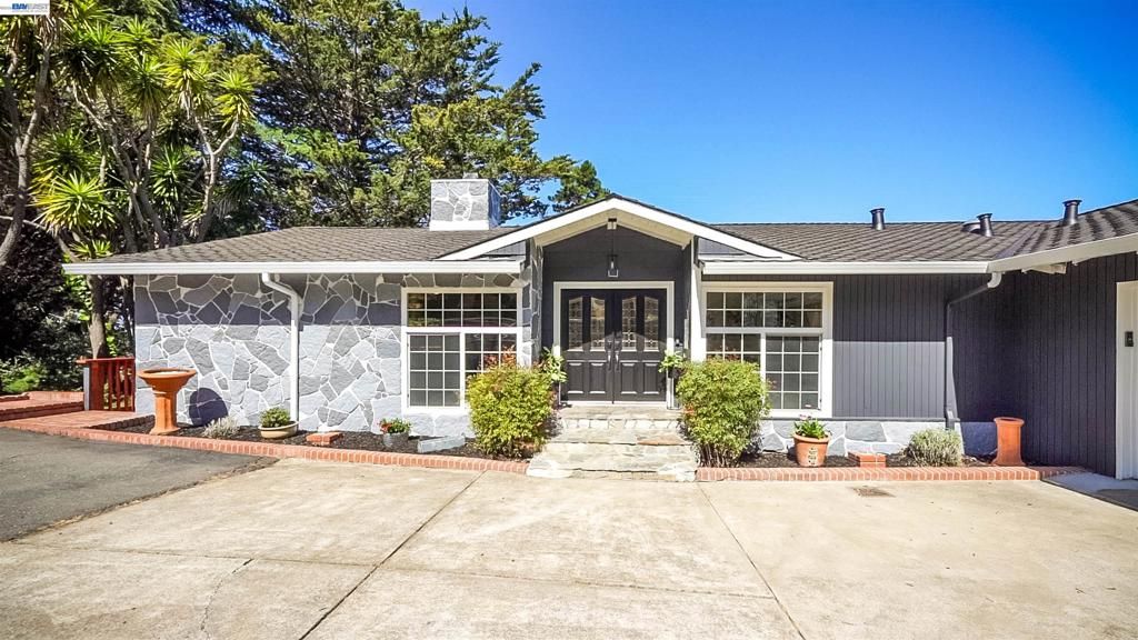 11165 Lochard St, Oakland, CA 94605