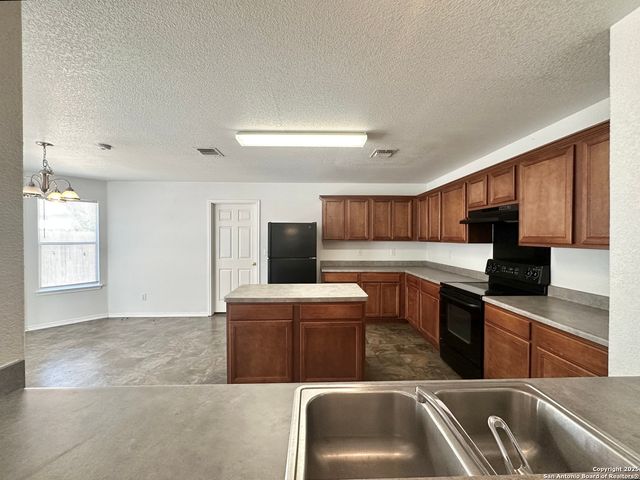 2219 Mobeetie Trl, San Antonio, TX 78245