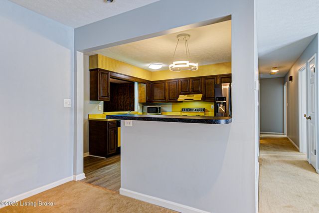 2213 High Pine Dr, Louisville, KY 40214