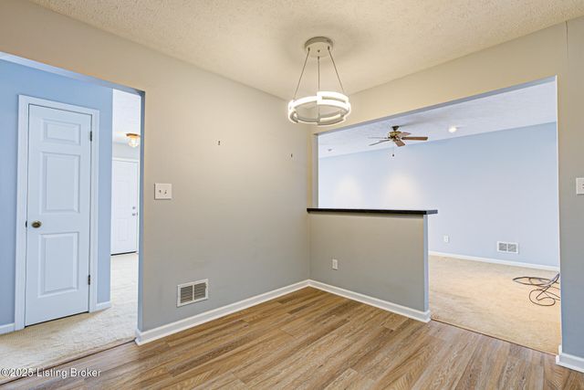 2213 High Pine Dr, Louisville, KY 40214