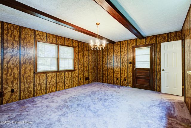 2213 High Pine Dr, Louisville, KY 40214