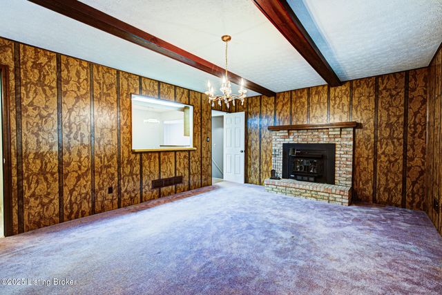 2213 High Pine Dr, Louisville, KY 40214