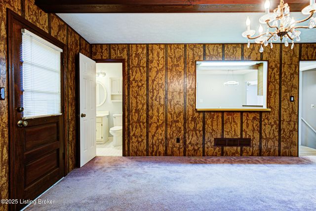 2213 High Pine Dr, Louisville, KY 40214