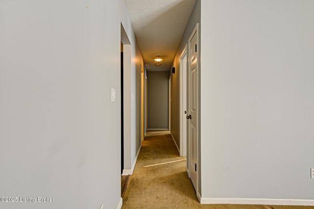 2213 High Pine Dr, Louisville, KY 40214