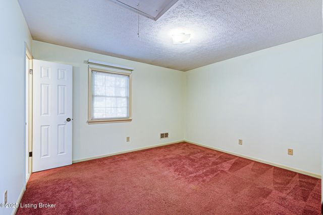 2213 High Pine Dr, Louisville, KY 40214