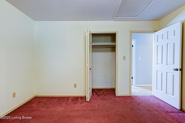 2213 High Pine Dr, Louisville, KY 40214