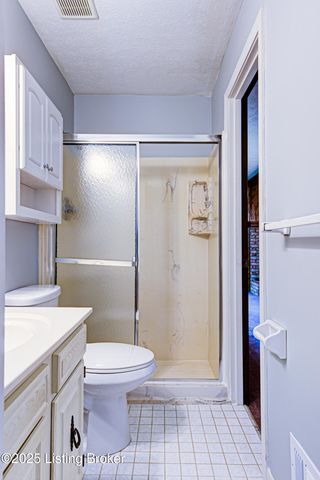 2213 High Pine Dr, Louisville, KY 40214