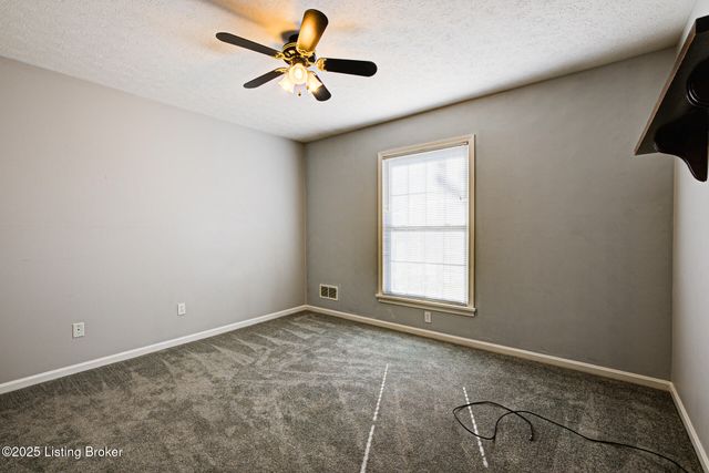 2213 High Pine Dr, Louisville, KY 40214