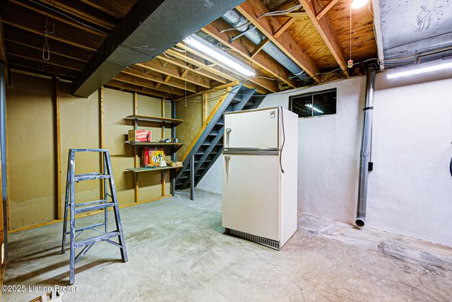 2213 High Pine Dr, Louisville, KY 40214